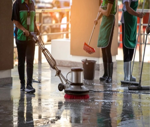 Nyakunkon a Vakáció! Itt az idő a nagyforgalmú padlóburkolatok megfelelő kezelésére